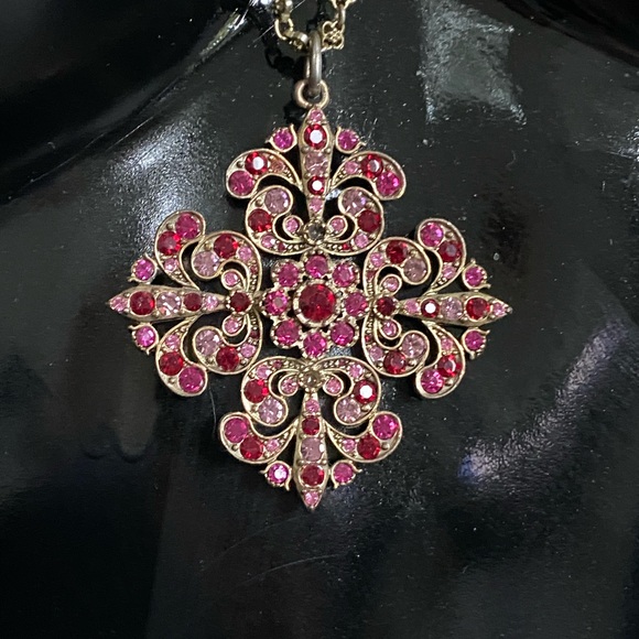 necklace with pink and ruby colored stones. - Picture 4 of 14